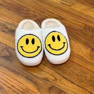 Happy Days Smiley Face Embroderied Slippers Night Shoes Slip Ons
Girls Kids S